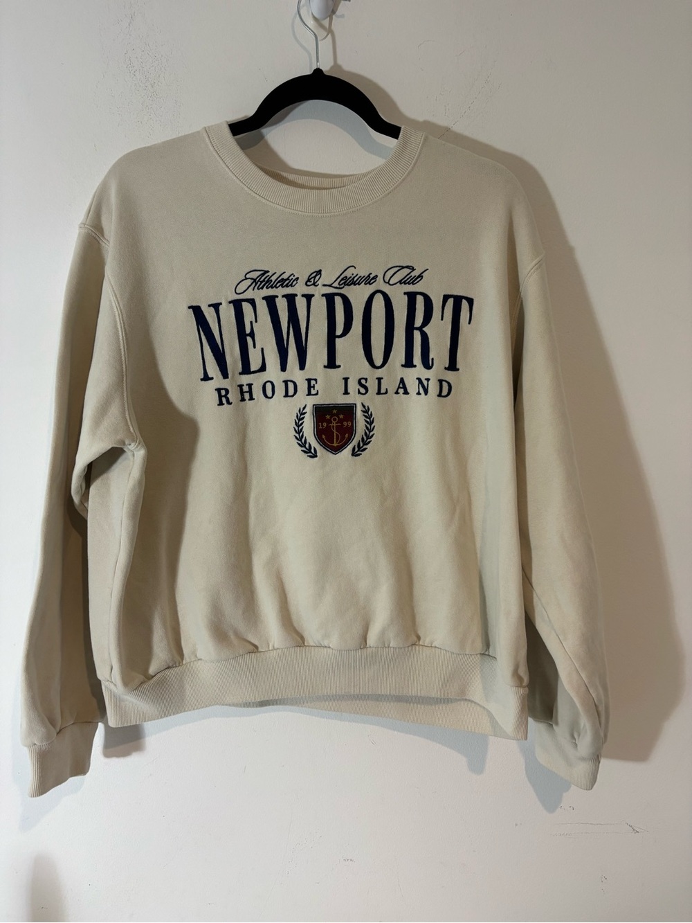 Hollister Junior Medium Beige Newport Rhode Island Crewneck Pullover Sweatshirt